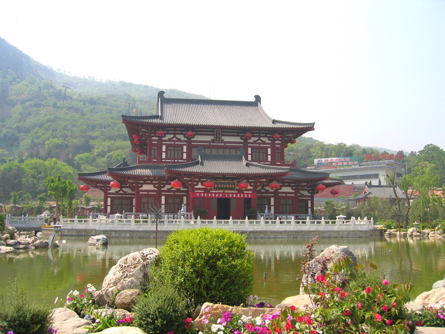 Hua Qing Pool