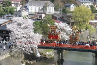 The Golden Triangle of Japan (Reverse): 
Takayama 
Spring Festival & Cherry Blossoms