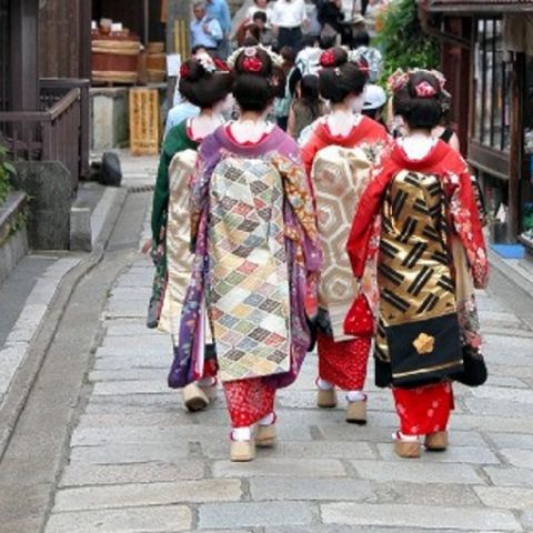 50 THINGS TO DO IN JAPAN